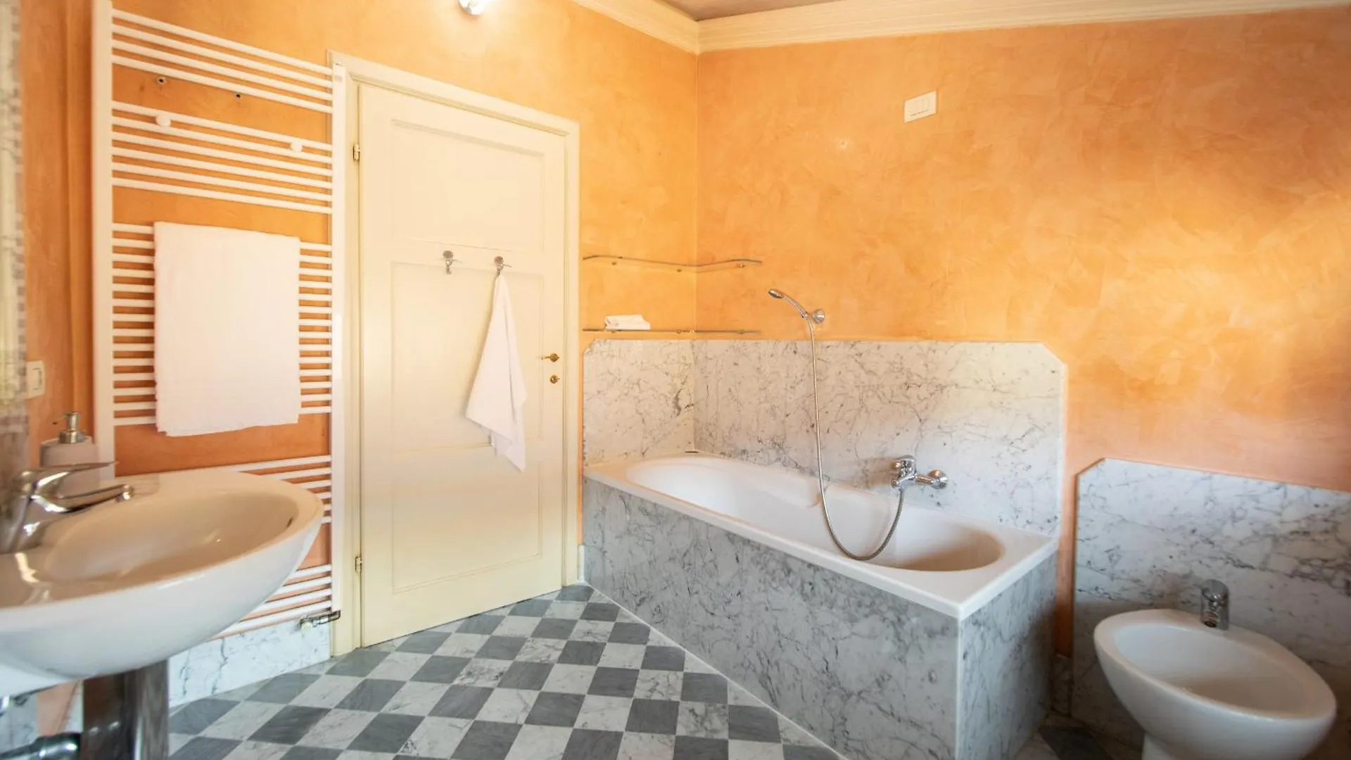 Casa Di Otto In Centro Storico Apartment Lucca Italy